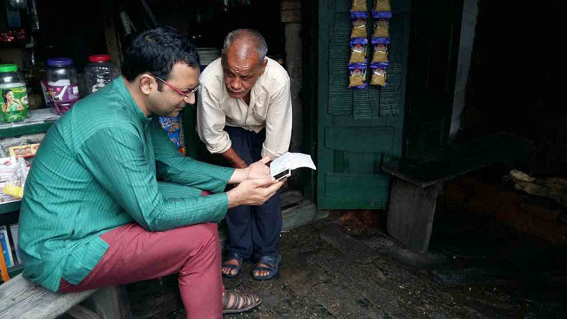 hombre sin efectivo en la india