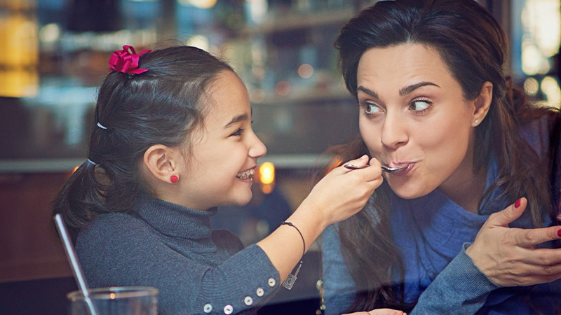 miercolesgourmet-800x450 Madre e hija cenando juntas.